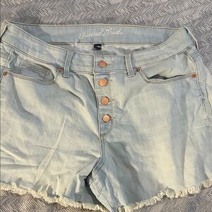 Universal Thread Women's Light Wash Jean Shorts